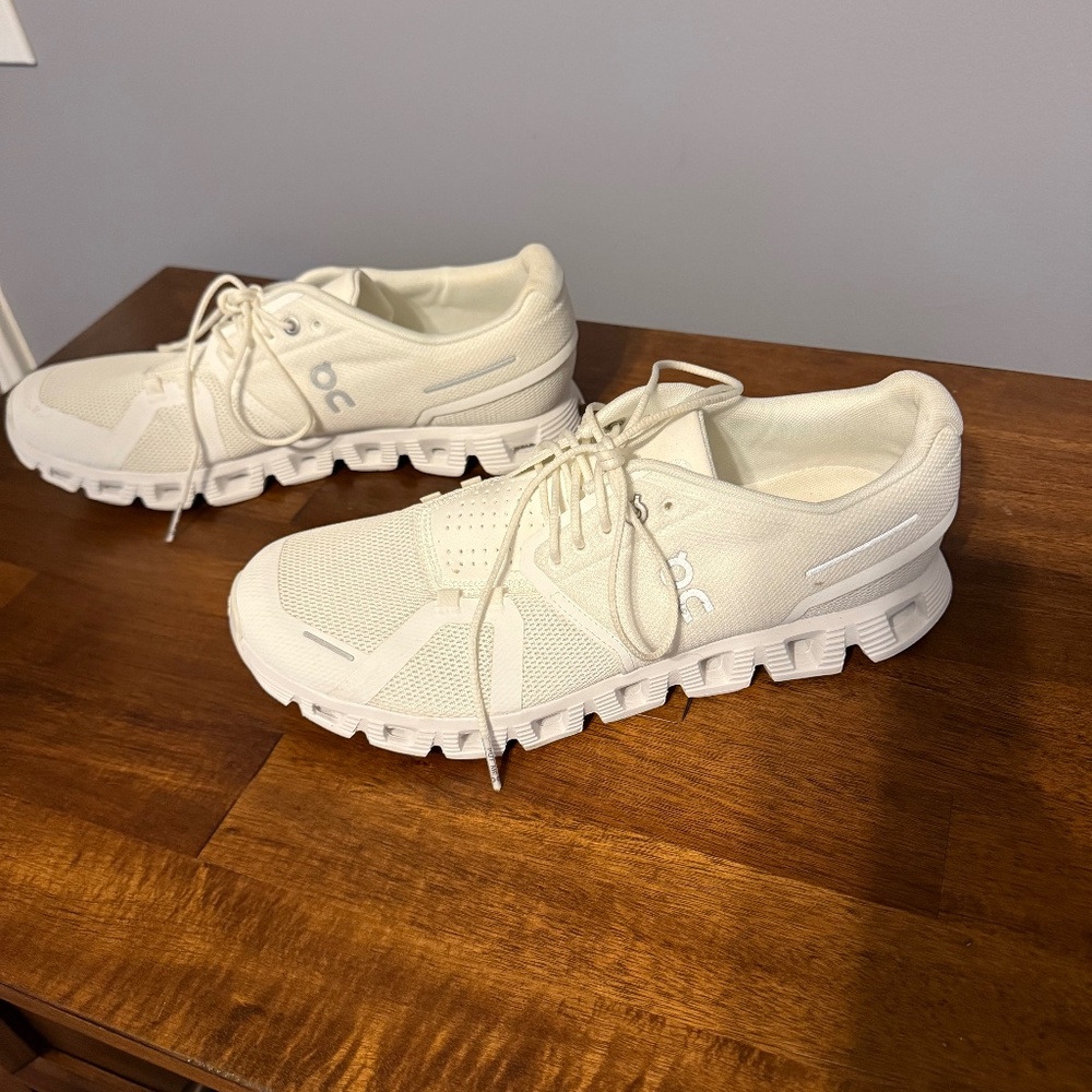 onclouds tennis shoes